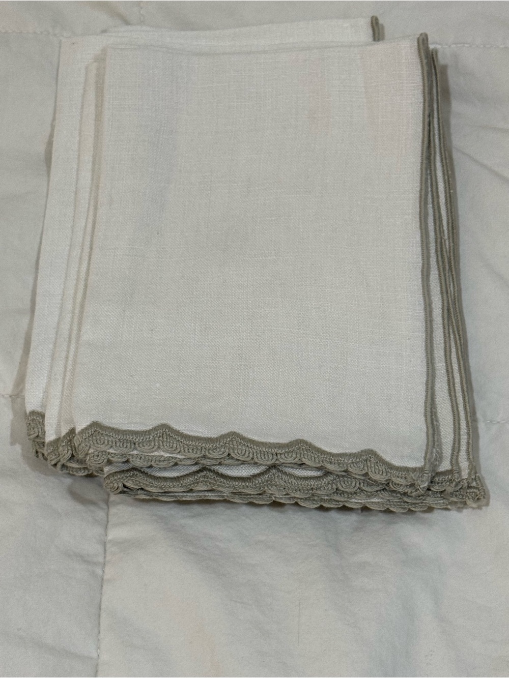 Elegant Vintage White Linen Napkins with Light Sage Scalloped Trim Set of 4